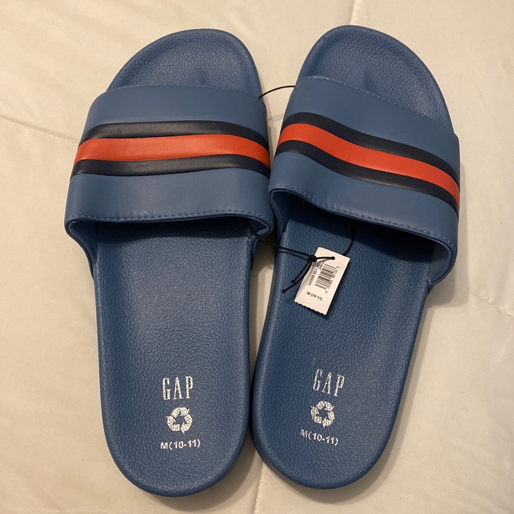 Brand new GAP men’s slides size M (10-11)